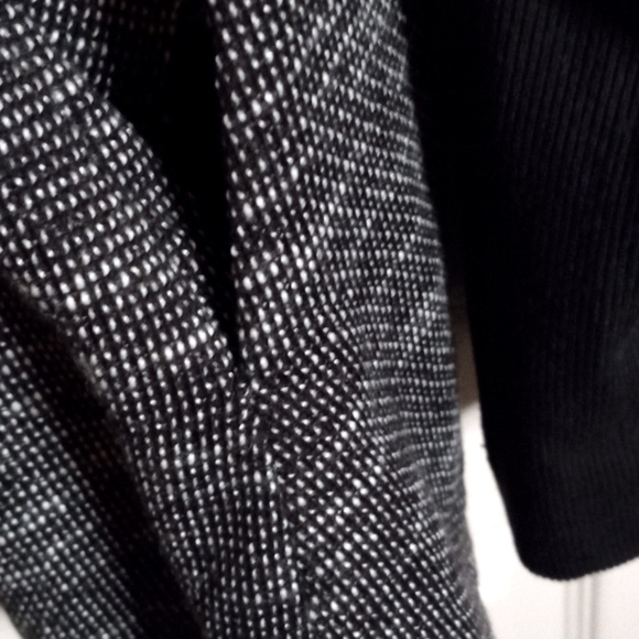 Haute Monde Women's Medium Black & White Tweed Sweater with Faux Leather Sleeves - Picture 7 of 10